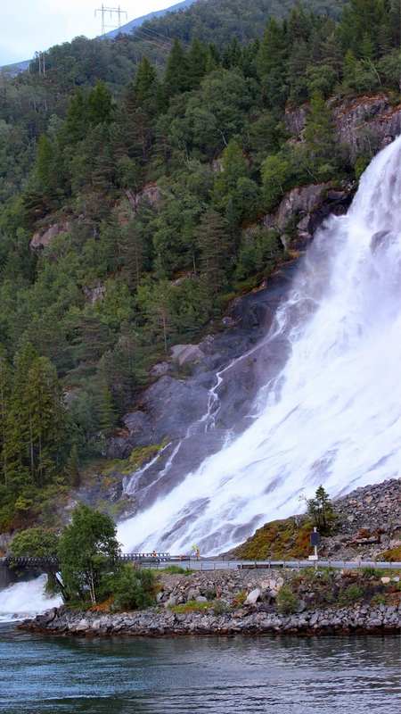 Furebergsfossen, Western Norway — Scenic waterfall in Hardangerfjord region, Western Norway