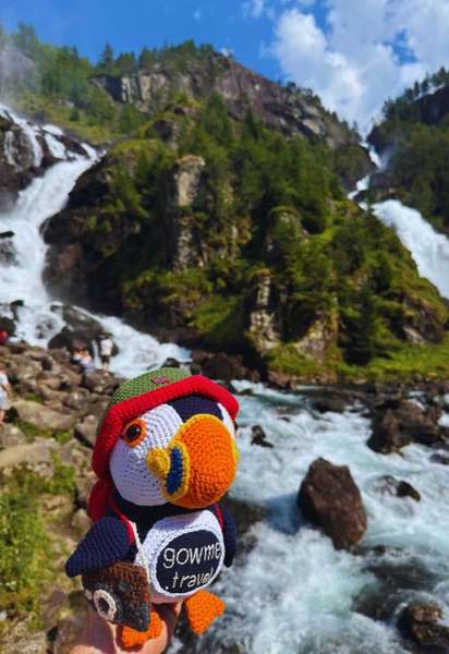 Låtefossen, Western Norway — Twin waterfalls located near the road with stunning views