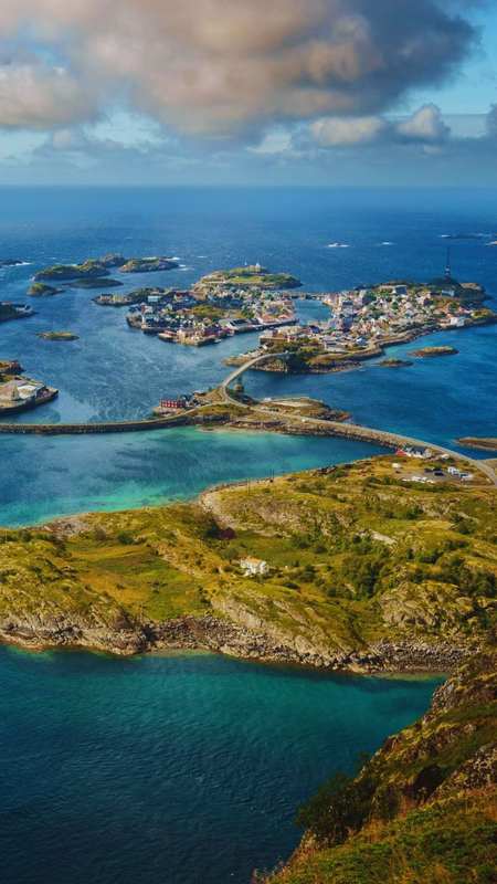 Nipen, Northern Norway — Mountain peak in Lofoten offering scenic coastal views