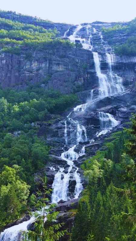 Tjørnadalsfossen, Western Norway — Impressive waterfall in Hardanger with a total height of 495 meters and a vertical drop of 235 meters