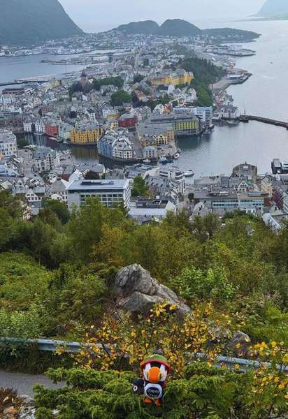 Ålesund Viewpoint Bunker, Trøndelag — Historical World War II bunker with scenic viewpoint overlooking Ålesund